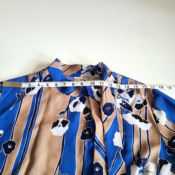 Vintage Koret long sleeves blouse with off center buttons down and bow. - Picture 10 of 14